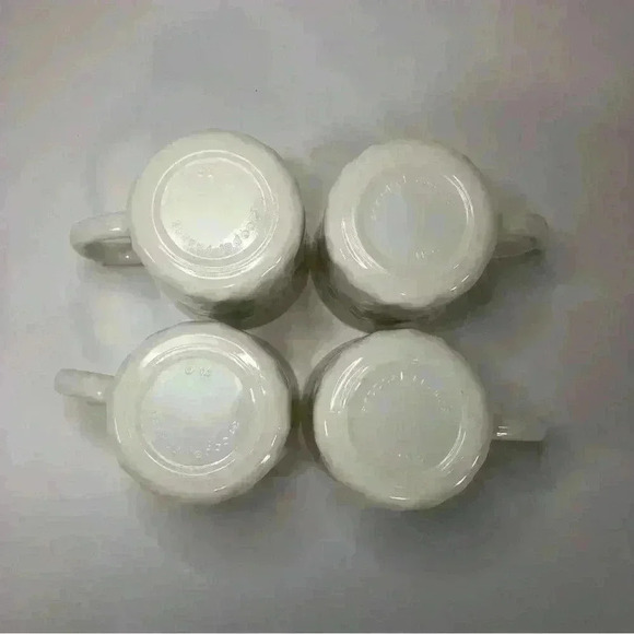 Arcopal France Champetre 4 coffee cups/mugs 
3 1/2” H x 3 1/2"D. Vintage Floral - Picture 6 of 9